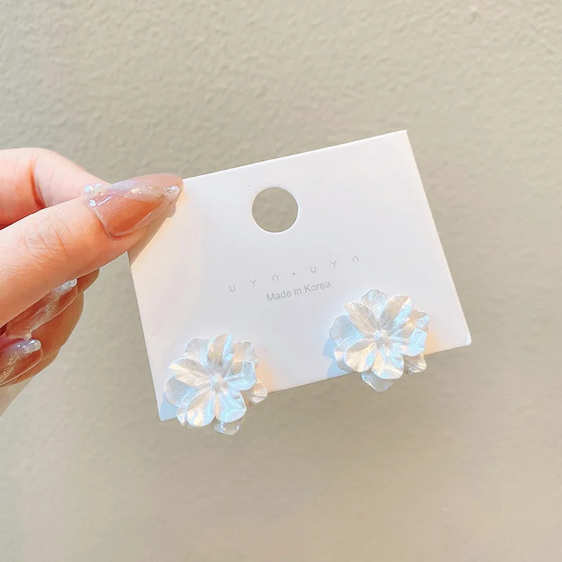 41 white flower stud earrings-333