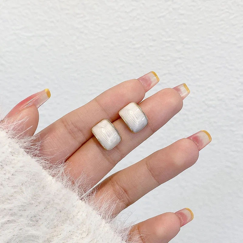 70 arch drop oil off white earrings-gold-333