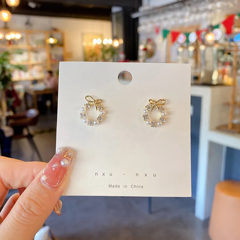 45 small bow o row earrings-333