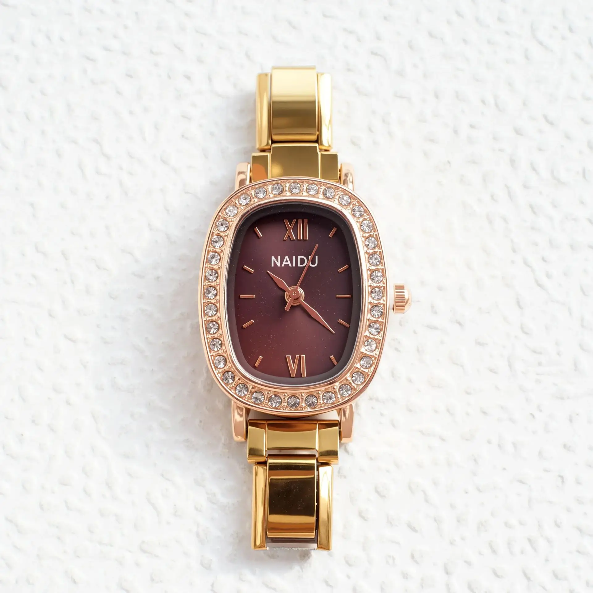 Diamond-inlaid red plate-224